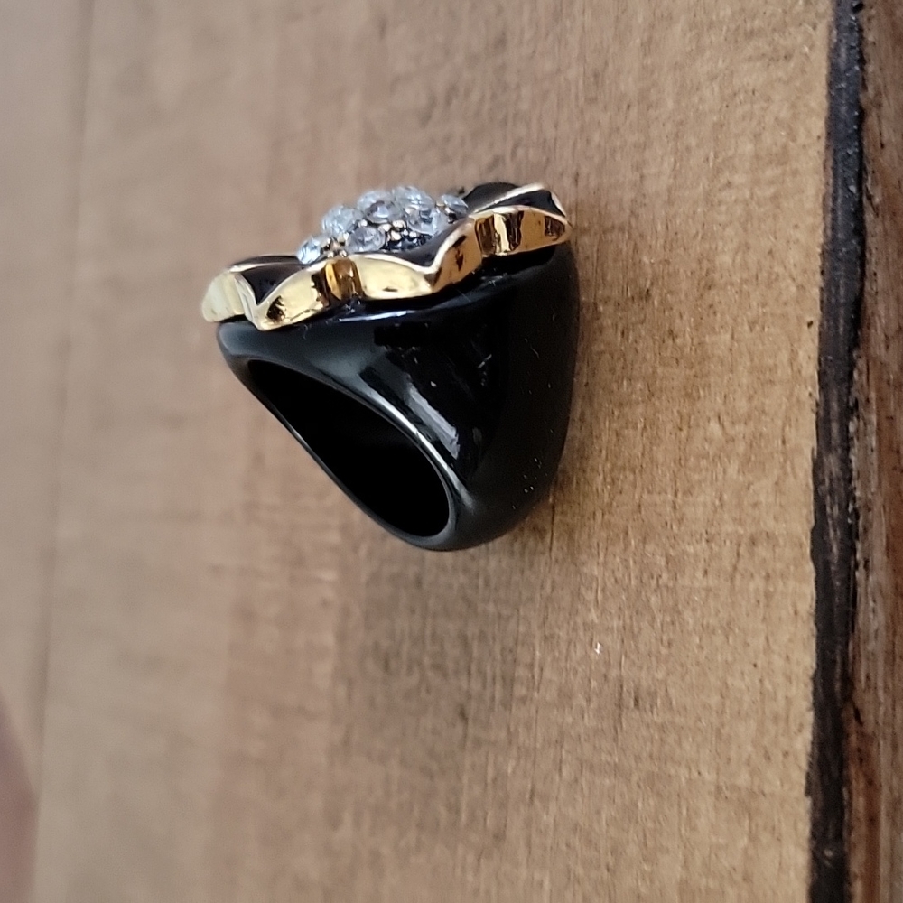 Black and Gold Flower Ring - Picture 4 of 7